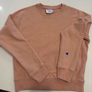 Champion Women’s Crewneck in Light Pink